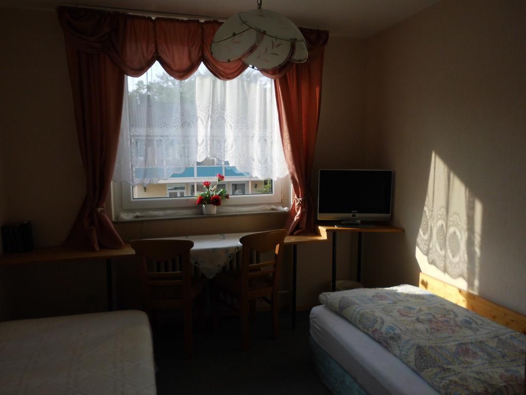 Hotel Garni Am Heuberg Ешвеґе Номер фото
